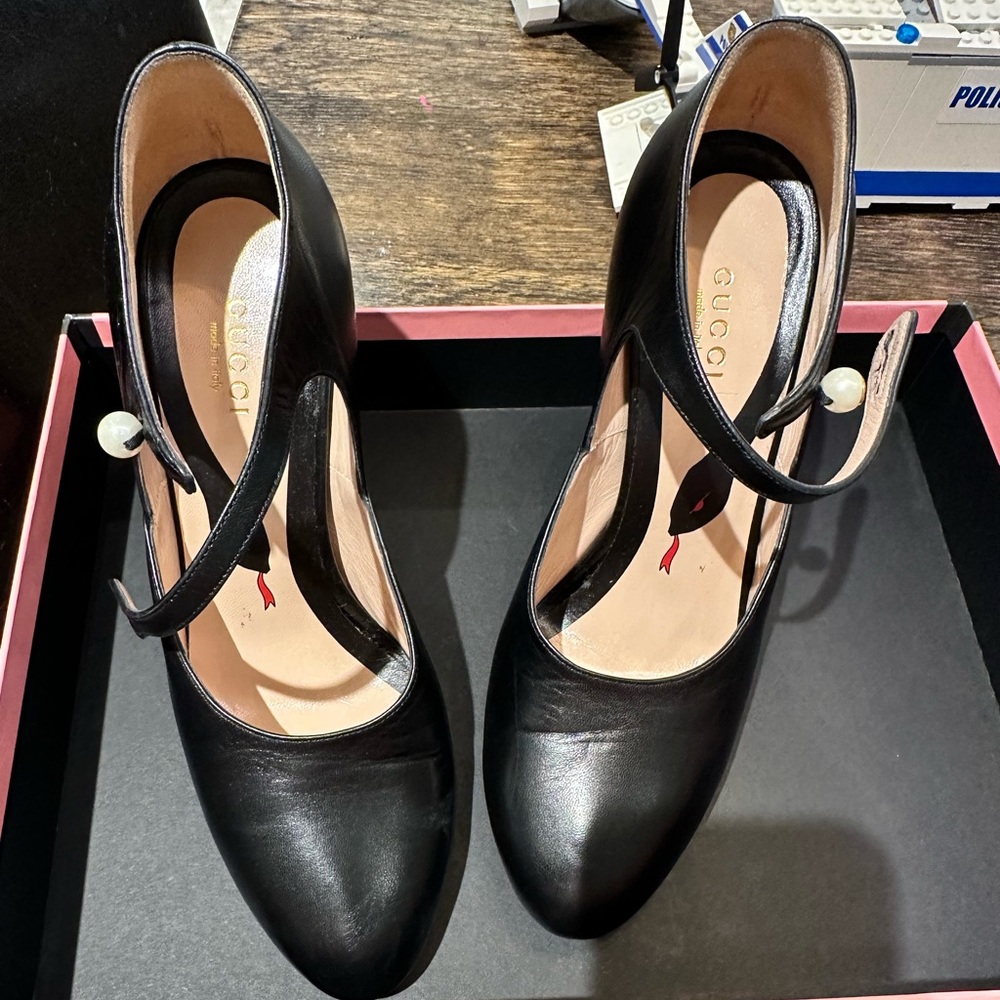 Gucci Lesly Leather Mary Jane 37.5 Black with pearl